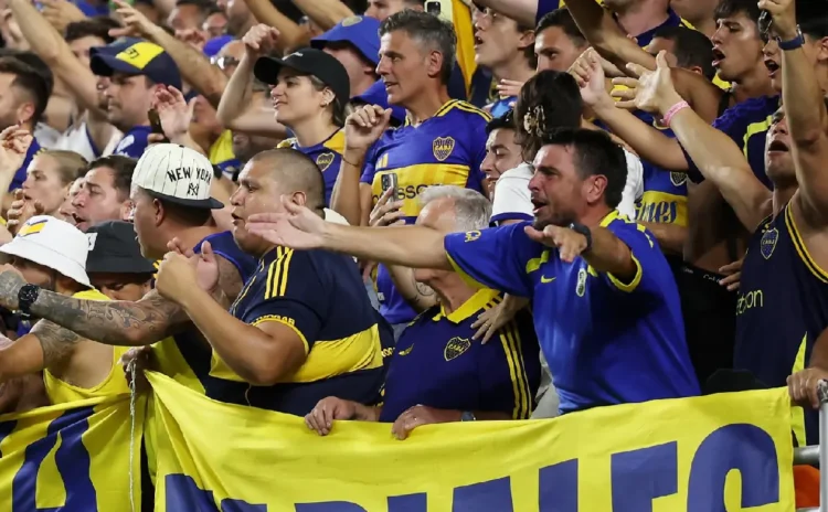 Hinchas latinoamericanos animan el Mundialito en EEUU