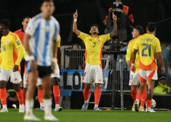 Luis Díaz brilla ante Argentina, en empate de Colombia