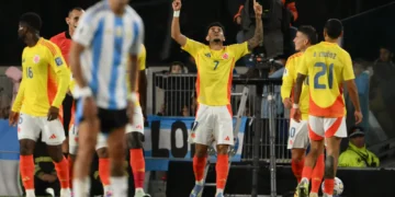 Luis Díaz brilla ante Argentina, en empate de Colombia