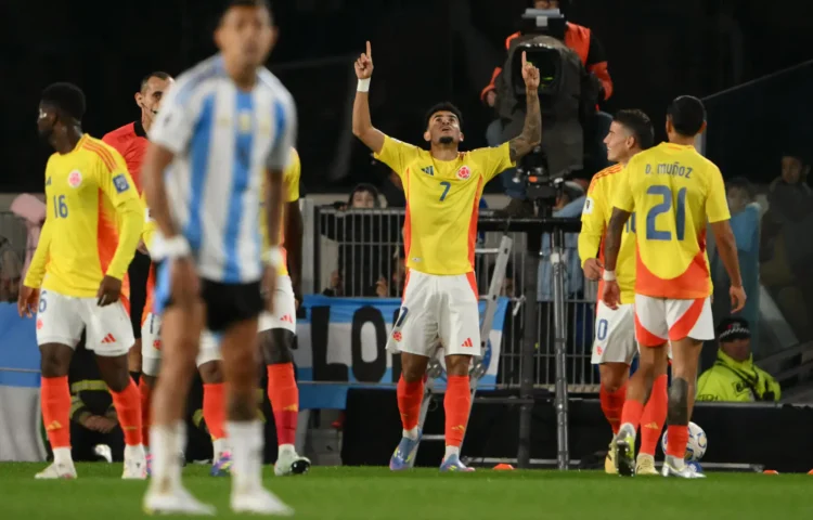Luis Díaz brilla ante Argentina, en empate de Colombia