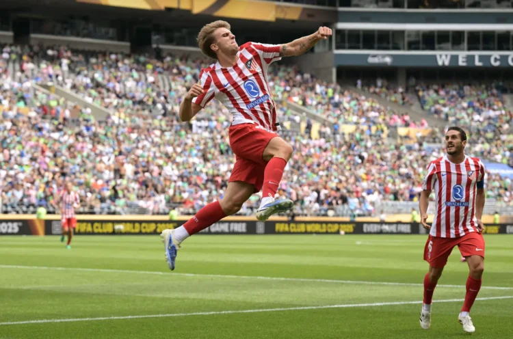 Atlético de Madrid vence 3-1 a Seattle, que pende de un hilo