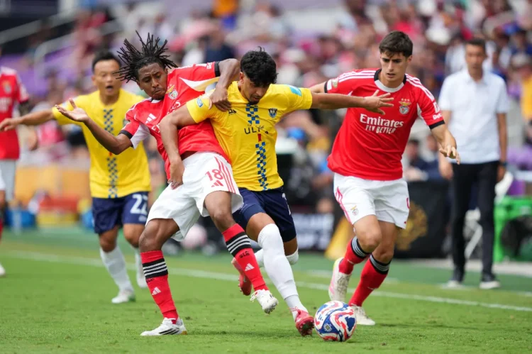 Benfica golea 6-0 a Auckland City