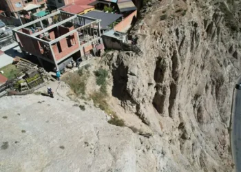 Una construcción se erigía sobre un terreno inestable en Mallasa. FOTO: GAMLP