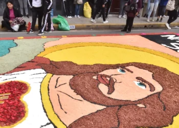 Mosaicos por Corpus Christi, una tradición de Cochabamba