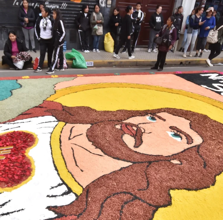Mosaicos por Corpus Christi, una tradición de Cochabamba