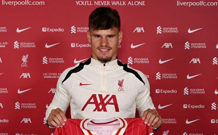 El Liverpool refuerza el lateral izquierdo con el húngaro Kerkez