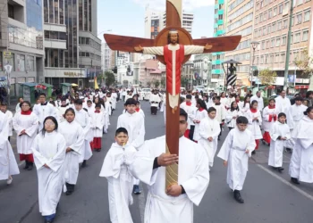 Entre procesiones y celebraciones se conmemora Corpus Christi en Bolivia