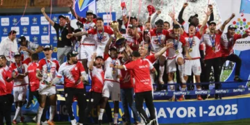 Santa Fe gana 2-1 a Medellín y es campeón del Apertura de Colombia