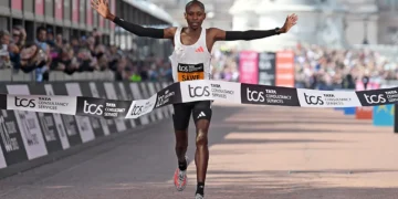 Keniano Sawe da prioridad a el maratón de Berlín y no irá a Mundiales