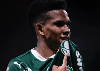 Estêvão arranca despedida del Palmeiras ante Porto