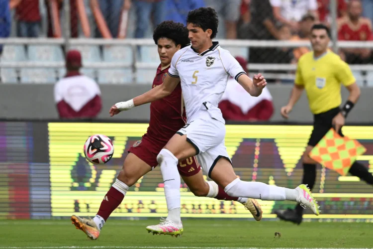 Bolivia sucumbe ante Venezuela y se aleja más del repechaje