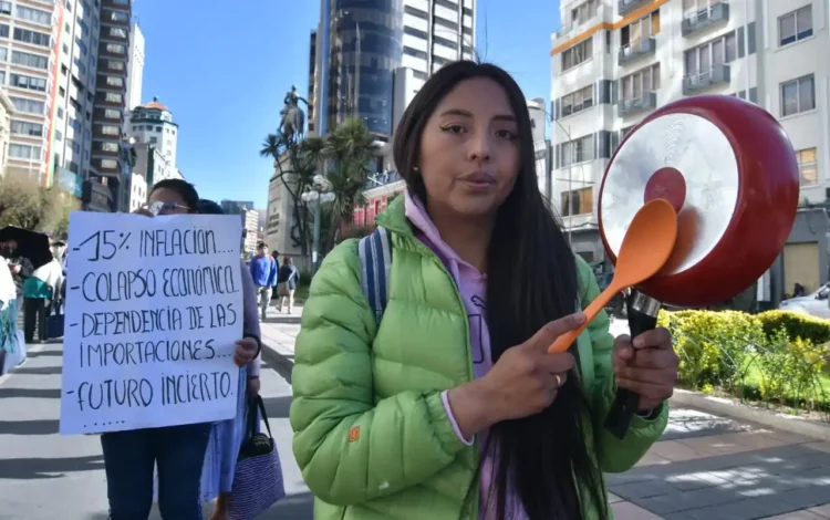 Gremiales paceños denuncian 800 tiendas cerradas por la crisis