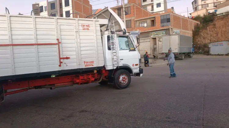 Sucre acata paro de transporte por falta de combustible