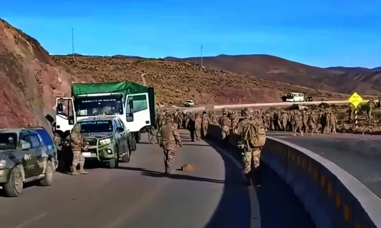 Carreteras troncales, expeditas tras 15 días de bloqueos evistas