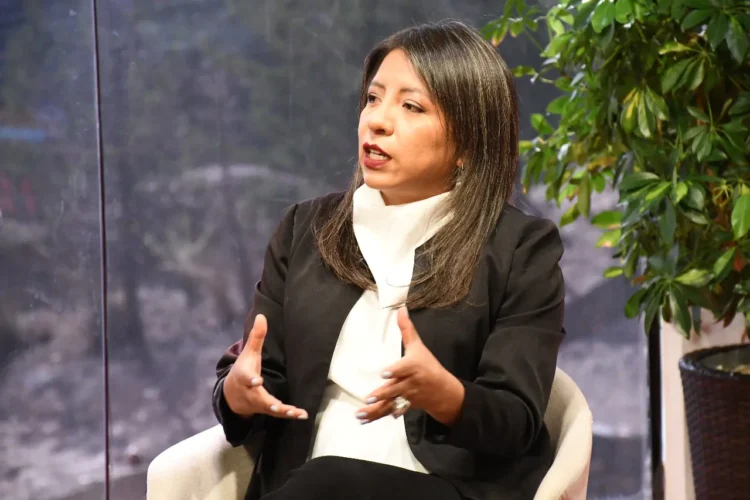 Nadia Cruz denuncia violaciones de policías a detenidas