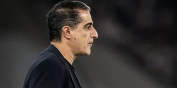 Botafogo anuncia la salida de Paiva tras eliminación en el Mundial