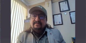 Abogado de Dunn aclara entrega de solvencia fiscal y critica demoras del TSE