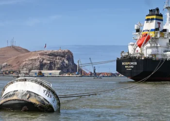 Buque Sky Rider descarga 41 millones de litros de gasolina en Arica