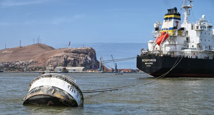 Buque Sky Rider descarga 41 millones de litros de gasolina en Arica