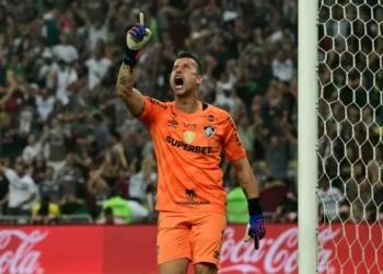 Fluminense apuesta por su arquero veterano frente al Dortmund