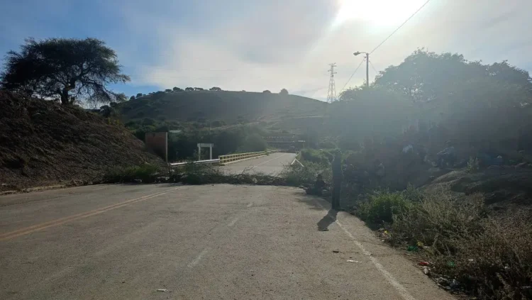 Campesinos y transportistas levantan bloqueos en Chuquisaca