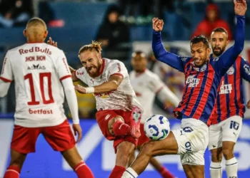 Cruzeiro y Bragantino dejan escapar el liderato del Brasileirao