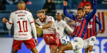 Cruzeiro y Bragantino dejan escapar el liderato del Brasileirao