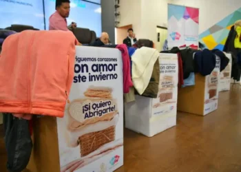 Alcaldía de La Paz acopia 12 toneladas de ropa para albergues
