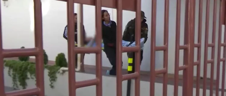 La mujer fue llevada a un centro médico/ Captura Unitel