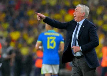 ‘Mister’ Ancelotti le roba el espectáculo a la Seleção en Ecuador