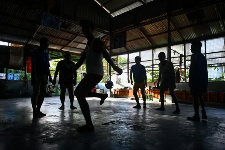 El ‘chinlone’, un deporte ancestral que sobrevive en Birmania