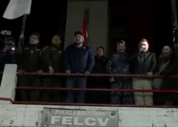 Contingente militar ingresa a Llallagua y asegura la zona