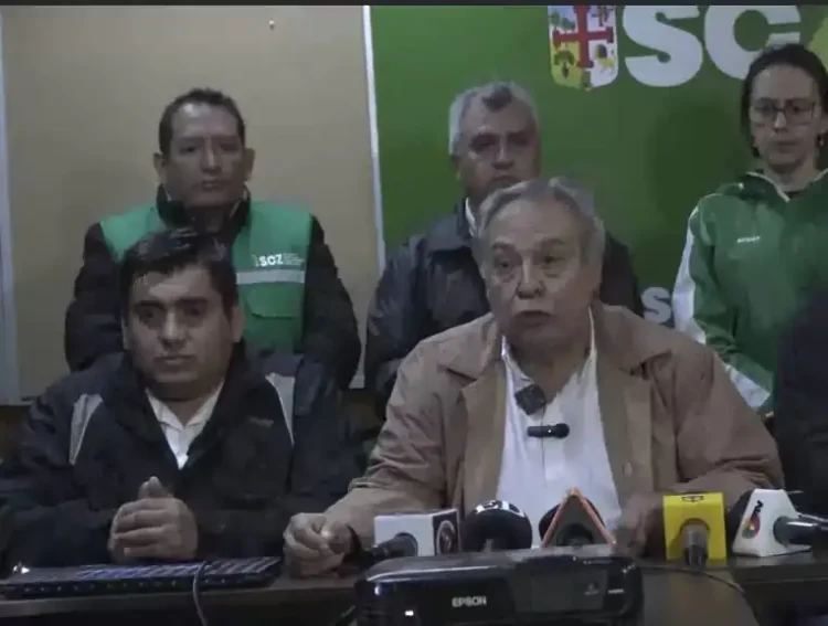 Conferencia de prensa del Sedes de Santa Cruz. FOTO: GADSC