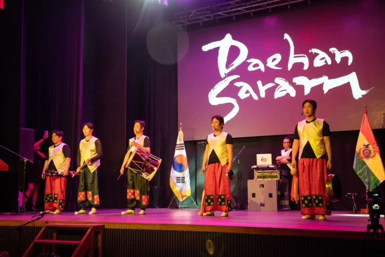Presentación de la agrupación coreana Daehan Saram. FOTO: Embajada de Corea en Bolivia