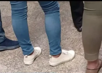 Mujeres denuncian explotación laboral en una fábrica de colchones en Cochabamba. FOTO: RRSS