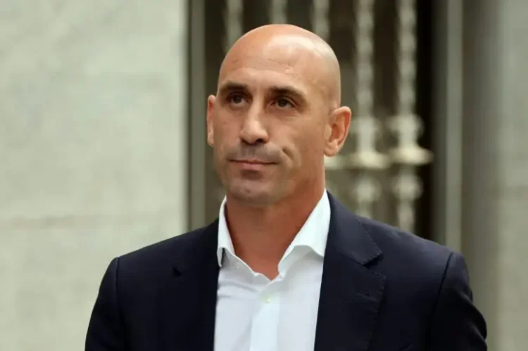 Justicia española confirma multa a Rubiales por agresión sexual