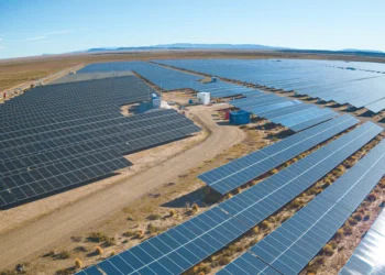 ENDE presenta avances en energía renovable durante Finergy 2025