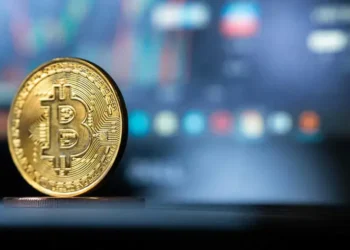 Falta de educación digital deja a Bolivia vulnerable ante estafas con IA y criptomonedas