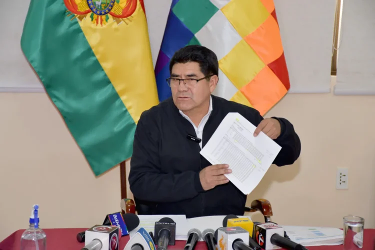El ministro de Educación, Omar Veliz, en conferencia de prensa. FOTO: Ministerio de Educación