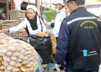 La Intendencia realiza control de la venta de pan en Cochabamba. FOTO: RRSS