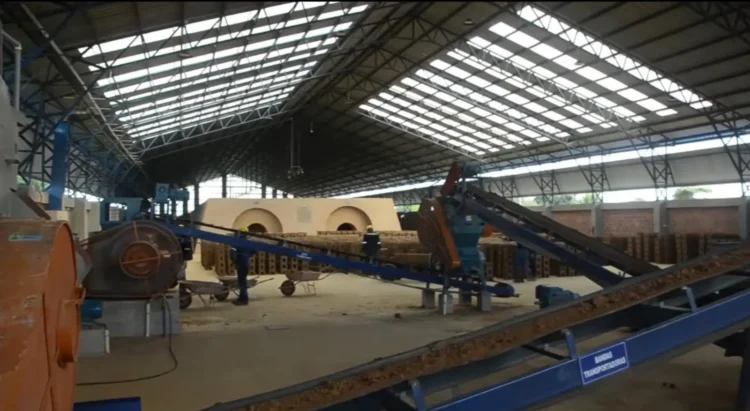 Fábrica de ladrillos estatal está casi lista para su entrega