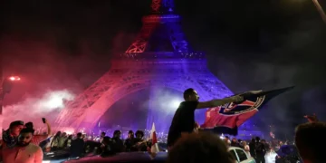 Francia detiene a casi 80 personas durante la acogida triunfal del PSG