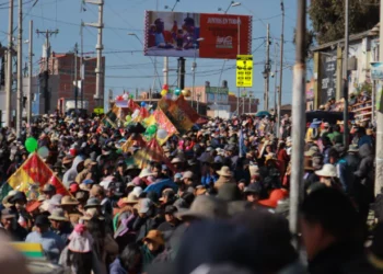 Gremiales, médicos y campesinos protestan contra la crisis