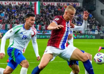 Italia pierde 3-0 en el inicio de su camino al Mundial de 2026
