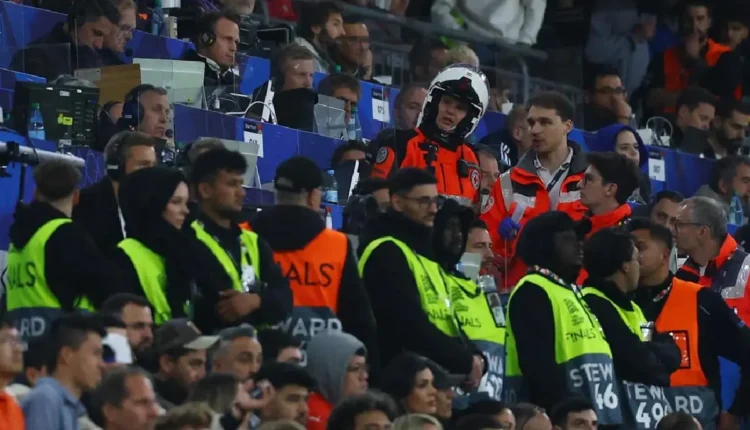 Hincha muere tras caída en el estadio durante la final Portugal-España