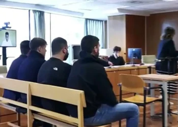 Condena de hasta 22 meses de prisión por colgar muñeco de Vinicius
