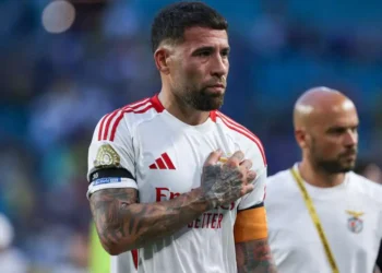 El central argentino Otamendi renueva con Benfica hasta 2026
