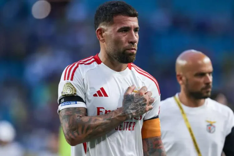 El central argentino Otamendi renueva con Benfica hasta 2026