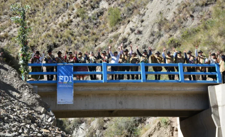 Gobierno entrega tres puentes para 500 familias productoras en Palca
