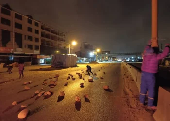 Vecinos instalan bloqueo en Senkata por ‘crisis económica’
